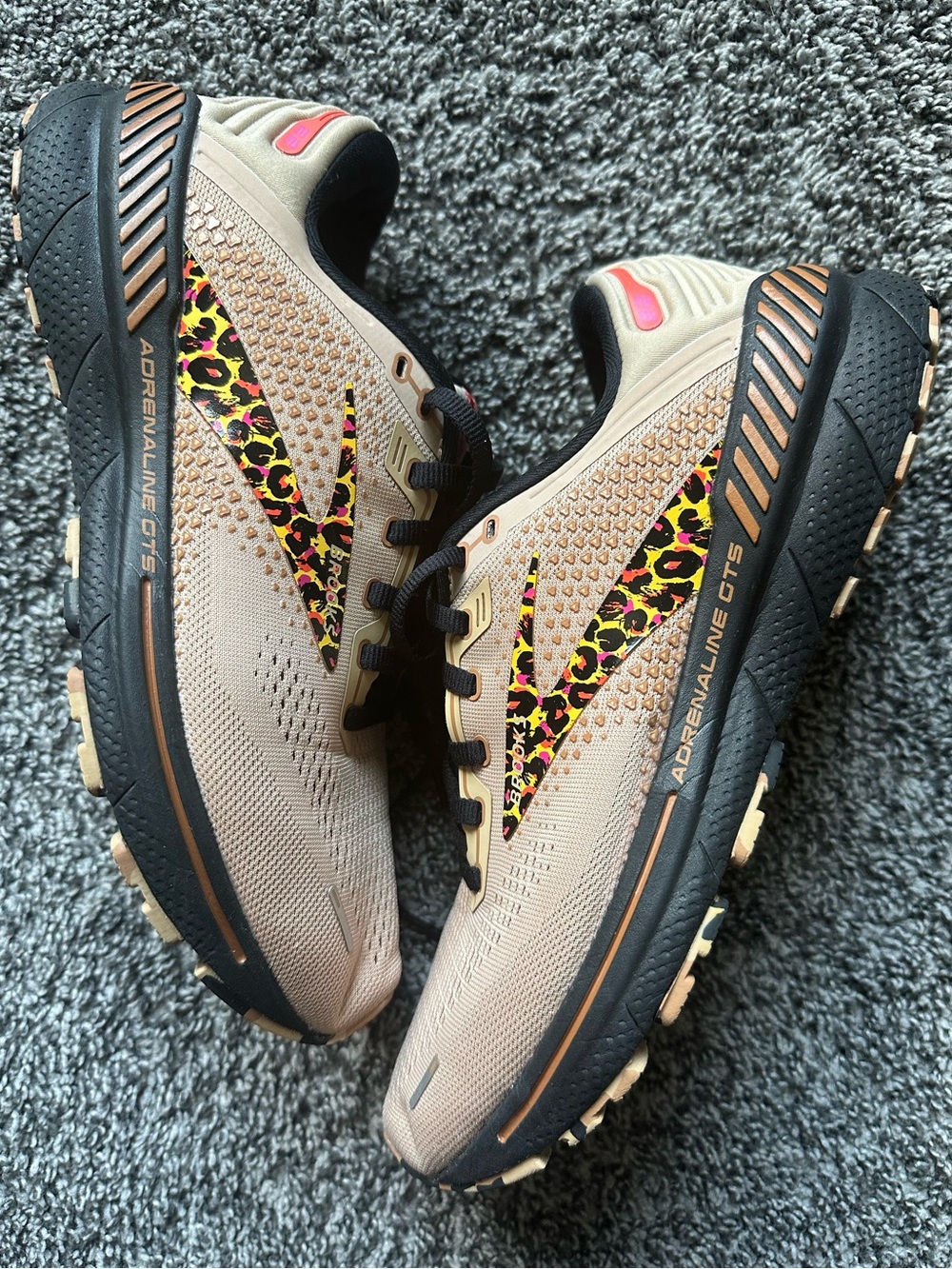 BROOKS Adrenaline GTS 22 Ginger Citrus Run Wild Size 10 Limited Edition Size 10